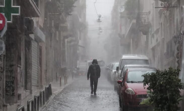 Η κακοκαιρία Ciaran έρχεται στην Ελλάδα με χαλαζοπτώσεις, καταιγίδες και κύματα άνω των 4 μέτρων