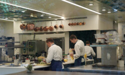 Έφαγε σε 18 εστιατόρια με αστέρι Michelin και έκανε ρεκόρ Γκίνες – Πώς τα κατάφερε