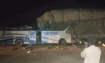 Τσαντ: 20 νεκροί από σύγκρουση λεωφορείου με φορτηγό – Βίντεο με τον οδηγό του πούλμαν να παίζει με το κινητό του