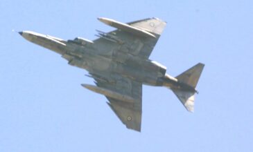 Πτώση F-4 νότια της Ανδραβίδας: Βρέθηκαν τα πρώτα συντρίμμια του αεροσκάφους – Αγωνία για την τύχη των πιλότων