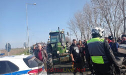 Καρδίτσα: Ένταση σε συγκέντρωση αγροτών με αστυνομικές δυνάμεις – Δείτε εικόνες και βίντεο