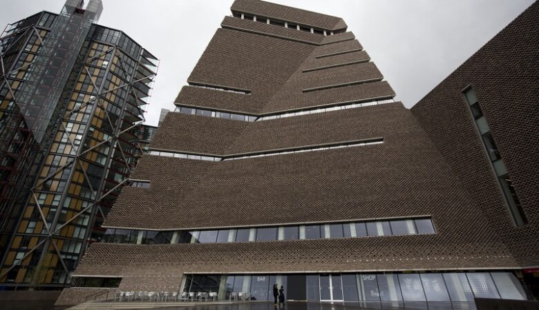 Βρετανία: Δικαίωση για ιδιοκτήτες πολυτελών διαμερισμάτων που τους «παρακολουθούν» οι επισκέπτες της Tate Modern
