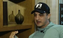 Δήμος Αναστασιάδης: «Ήρθε στο καμαρίνι και έβγαλε τα ρούχα της»