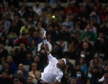 Davis Cup: Εντυπωσιακές εικόνες στο ΟΑΚΑ με 12.000 θεατές για τον Τσιτσιπά