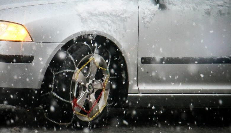 Πώς να βάλετε τις αλυσίδες χιονιού στο αυτοκίνητό σας
