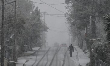 Κακοκαιρία «Barbara»: Ξεκίνησε η επέλαση του χιονιά στην Αττική – Έκλεισαν δρόμοι