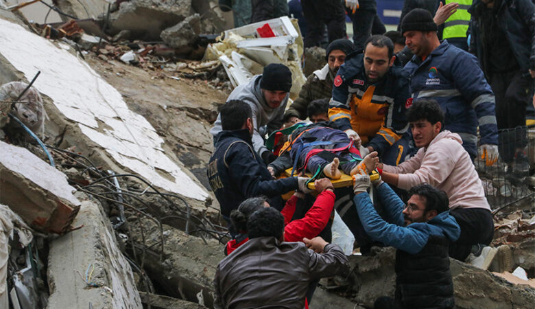 Βιβλική καταστροφή από τον σεισμό στην Τουρκία: Αυξάνεται δραματικά ο αριθμός των νεκρών – Χιλιάδες εγκλωβισμένοι – Δείτε βίντεο
