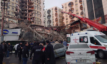Χάος στην Τουρκία από τον φονικό σεισμό των 7,8 Ρίχτερ: Τουλάχιστον 230 νεκροί – Εκατοντάδες εγκλωβισμένοι στα χαλάσματα