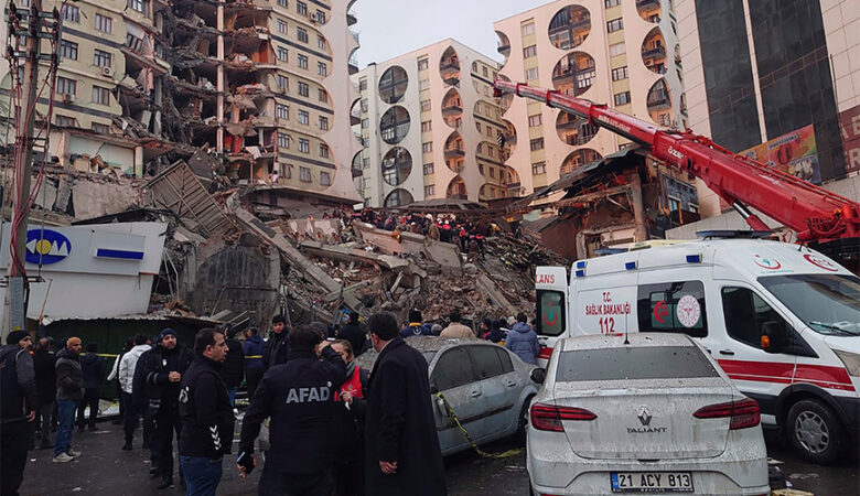 Χάος στην Τουρκία από τον φονικό σεισμό των 7,8 Ρίχτερ: Τουλάχιστον 230 νεκροί – Εκατοντάδες εγκλωβισμένοι στα χαλάσματα