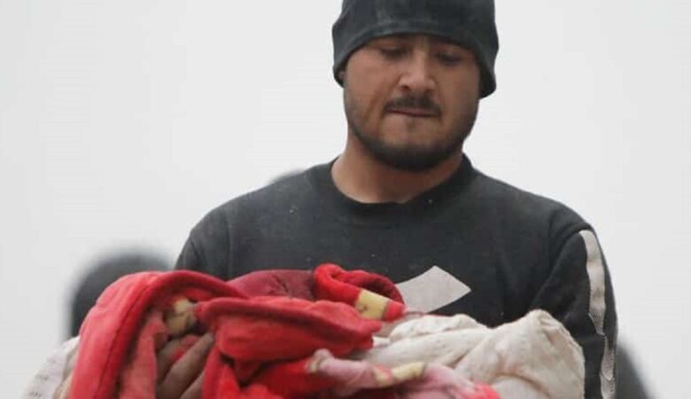 Βιβλική καταστροφή σε Τουρκία και Συρία: Νεογέννητο βρέφος βρέθηκε στα ερείπια ενωμένο με τον ομφάλιο λώρο με τη νεκρή μητέρα του – Πιέζει ο χρόνος για να βρεθούν επιζώντες