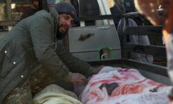 Φονικός σεισμός στην Συρία: Στο Χαλέπι θάβουν τους νεκρούς τους και προσεύχονται για τους ζωντανούς