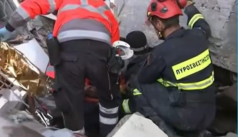 Φονικός σεισμός στην Τουρκία: Οι Έλληνες διασώστες εντόπισαν ζωντανό παιδί κάτω από το σώμα της μητέρας του