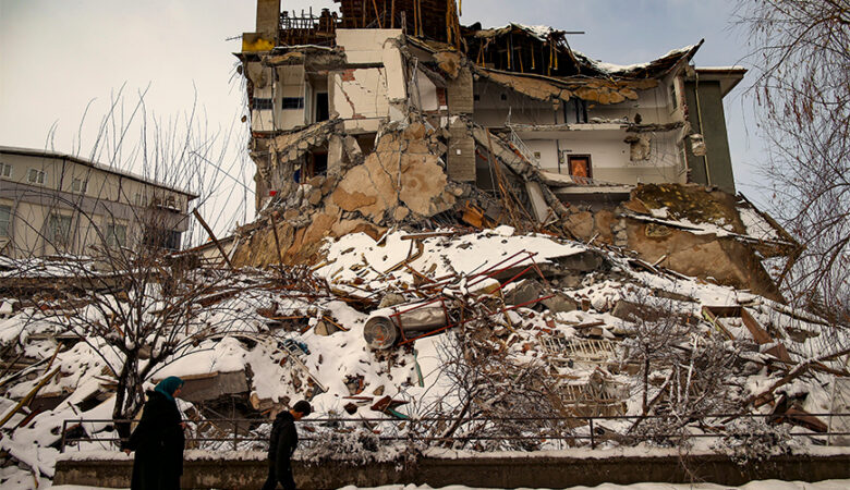 Φονικός σεισμός 7,8 Ρίχτερ: Τουρκοαρμενικό σύνορο άνοιξε έπειτα από 35 χρόνια για να περάσει ανθρωπιστική βοήθεια