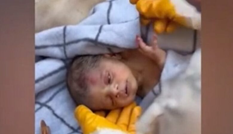 Βιβλική καταστροφή σε Τουρκία και Συρία: Νεογέννητο ανασύρθηκε ζωντανό κρατώντας τούφα από τα μαλλιά της μαμάς του