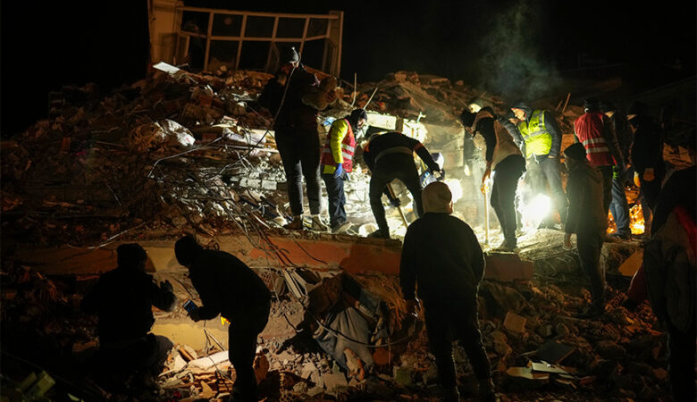Φονικός σεισμός στην Τουρκία: Οι υπεράνθρωπες προσπάθειες της Ελληνικής ΕΜΑΚ για να σώσουν κόσμο – Ευγνωμοσύνη από πολίτες και πολιτικούς