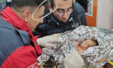 Φονικός σεισμός στην Τουρκία – Θαύμα στα χαλάσματα: Μωρό 10 ημερών βγήκε ζωντανό από τα χαλάσματα