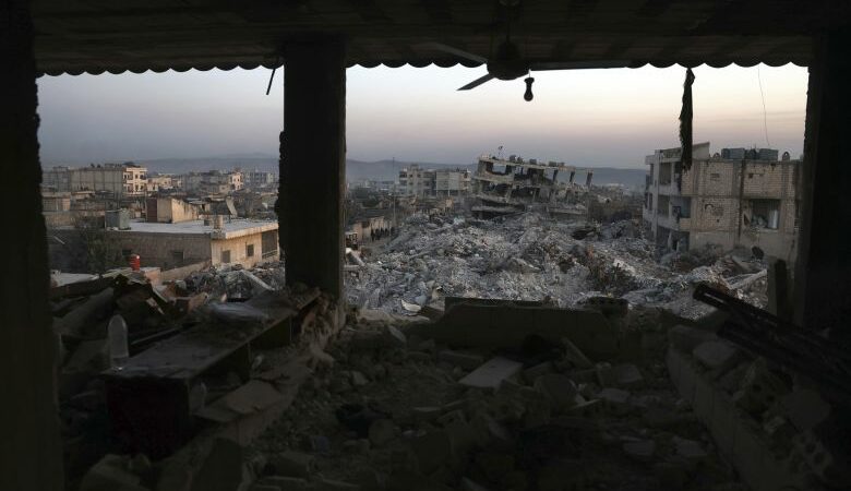 Φονικός σεισμός στην Συρία: Τα Λευκά Κράνη κατηγορούν τον ΟΗΕ ότι δεν έστειλε ανθρωπιστική βοήθεια