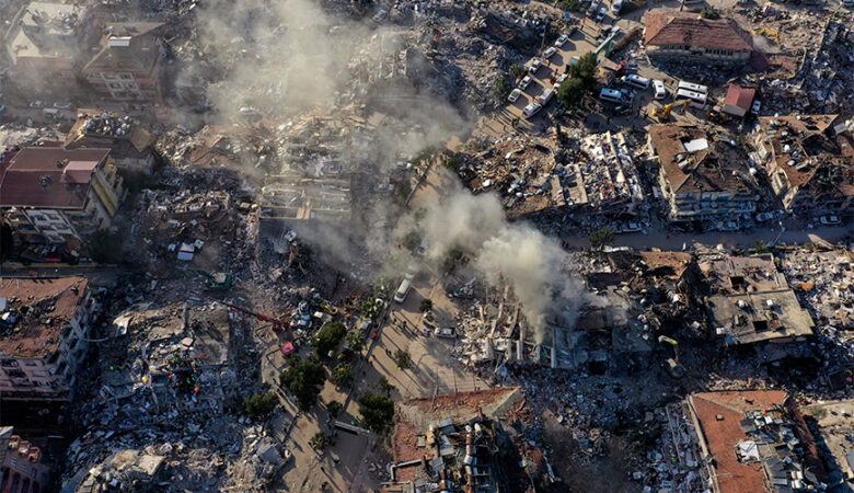 Τουρκία: Η κυβέρνηση θα κάνει έρευνα σε βάθος για τα κτίρια που κατέρρευσαν – Εντάλματα σύλληψης για 113 άτομα