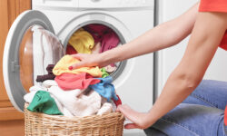 Πόσο συχνά πρέπει να πλένουμε τα ρούχα μας για να μην κολλάμε βακτήρια