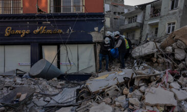 Σεισμός στην Τουρκία: Τρεις άνθρωποι ανασύρθηκαν ζωντανοί από τα ερείπια μετά από 296 ώρες – Ξεπέρασαν τις 45.000 οι νεκροί
