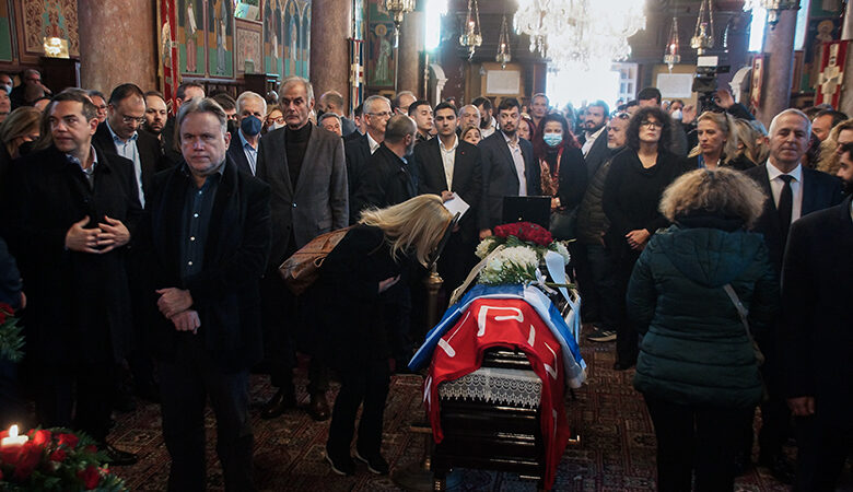 Νεκτάριος Σαντορινιός: Σε κλίμα συγκίνησης το τελευταίο «αντίο» στον βουλευτή του ΣΥΡΙΖΑ