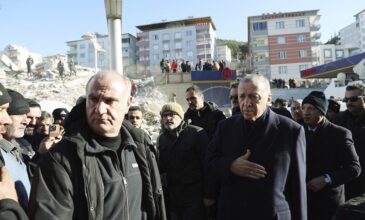 Τουρκία: Ο Ερντογάν υπόσχεται να χτίσει 200.000 πολυκατοικίες για τους σεισμοπαθείς