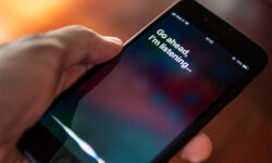 iPhone: Τι να κάνεις αν δεν σε «ακούει» η Siri