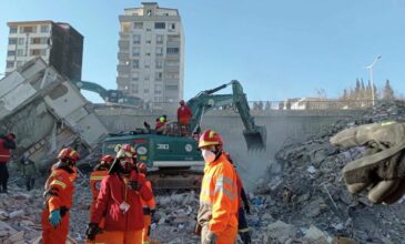 Φονικός σεισμός στην Τουρκία: Πατέρας και γιος από τη Θεσσαλονίκη επιχείρησαν μαζί στα χαλάσματα – «Δε θα ξεχάσουμε ποτέ τη μυρωδιά του θανάτου»