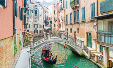 «Στέγνωσε» η Βενετία: Συναγερμός λόγω ξηρασίας – Υποχώρησε η στάθμη των υδάτων και δεν περνούν οι γόνδολες από τα κανάλια