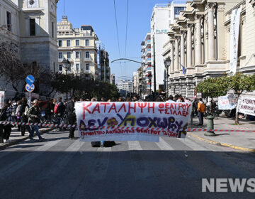 Νέα διαμαρτυρία των καλλιτεχνών μπροστά από το Εθνικό Θέατρο – Δείτε εικόνες του news