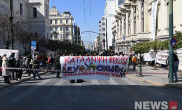 Νέα διαμαρτυρία των καλλιτεχνών μπροστά από το Εθνικό Θέατρο – Δείτε εικόνες του news