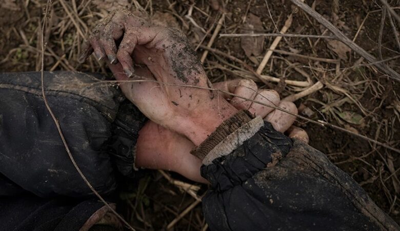 Πόλεμος στην Ουκρανία: Ποια είναι η γυναίκα που σκοτώθηκε και το πτώμα της αναγνωρίστηκε από τα κόκκινα νύχια της