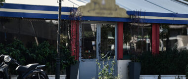 Νέα Ιωνία: «Φοβάμαι για τη ζωή μου» λέει ο ιδιοκτήτης της καφετέριας όπου δολοφονήθηκε ο 37χρονος