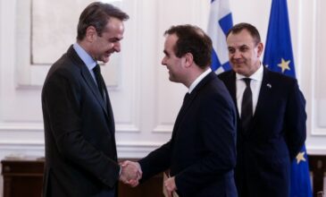 Συνάντηση του πρωθυπουργού με τον υπουργό Άμυνας της Γαλλίας