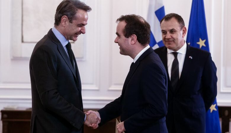 Συνάντηση του πρωθυπουργού με τον υπουργό Άμυνας της Γαλλίας