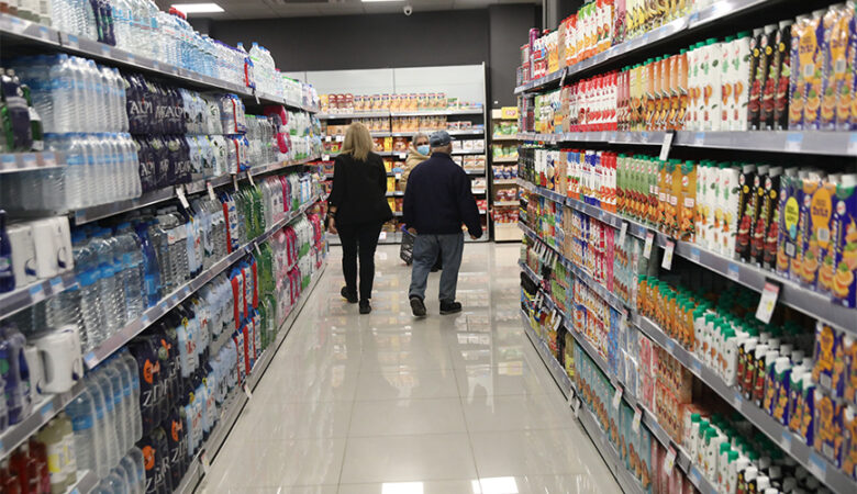 Έρευνα-σοκ για την ακρίβεια: Τι «έκοψαν» 3 στους 4 καταναλωτές – Μείωση του ΦΠΑ σε βασικά τρόφιμα ζητούν 8 στους 10