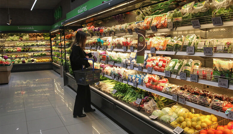 Ακρίβεια: «Καίνε» οι ανατιμήσεις στις τιμές των τροφίμων – Πόσο ανέβηκαν τους τελευταίους μήνες