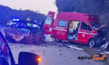 Τραγωδία στα Ιωάννινα: Δύο νεκροί σε σύγκρουση ασθενοφόρου με αυτοκίνητο