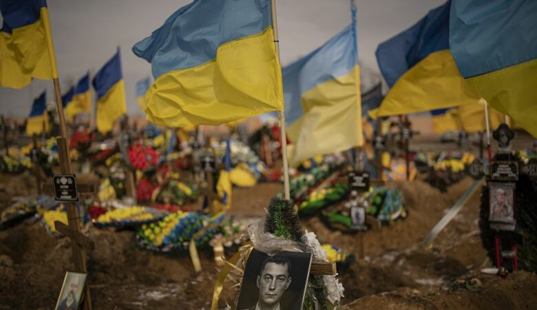Οι Ουκρανοί τίμησαν τα θύματα του πολέμου με την Ρωσία
