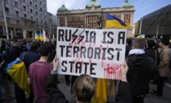Σερβία: Πορεία υπέρ της Ουκρανίας και κατά του πολέμου πραγματοποιήθηκε στο Βελιγράδι