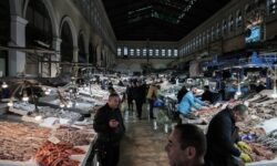 Ανοιχτή η Βαρβάκειος και οι αγορές σε Θεσσαλονίκη και Ρέντη για τα ψώνια της τελευταίας στιγμής