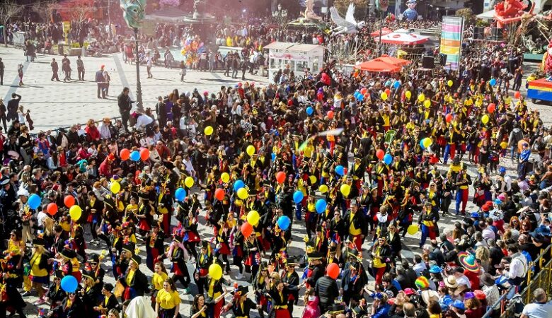 Πάτρα: Περισσότεροι από 50.000 καρναβαλιστές στέλνουν με τον ενθουσιασμό τους μηνύματα χαράς και ζωής