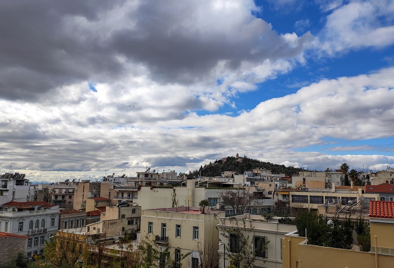 Καιρός: Ηλιοφάνεια με τοπικές μόνο νεφώσεις από το απόγευμα