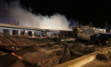 Σύγκρουση τρένων στα Τέμπη: Στους 32 οι νεκροί – Τουλάχιστον 85 τραυματίες – Σχεδόν 200 άτομα μεταφέρθηκαν στη Θεσσαλονίκη με λεωφορεία