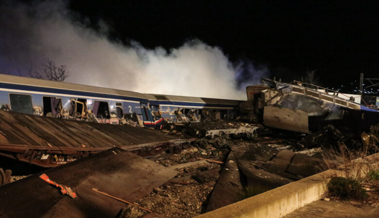 Σιδηροδρομική τραγωδία στα Τέμπη: Βίντεο-σοκ από την στιγμή της σύγκρουσης των δύο τρένων