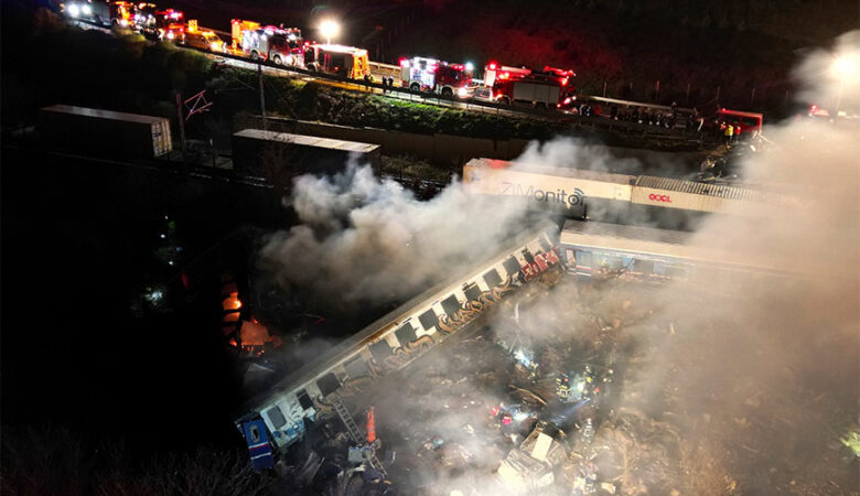 Εθνική τραγωδία στα Τέμπη: Βίντεο ντοκουμέντα λίγα λεπτά μετά τη σύγκρουση των τρένων – Πανικός, κλάματα και φλόγες