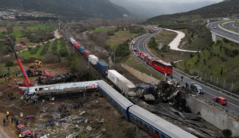 Σιδηροδρομική τραγωδία στα Τέμπη: Απολογείται στον ανακριτή ο σταθμάρχης της Λάρισας