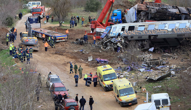 Σιδηροδρομική τραγωδία στα Τέμπη: «Είναι σε πάρα πολύ κακή κατάσταση, έχουμε διαμελισμένα άτομα» – Δύσκολο το έργο της αναγνώρισης των σορών