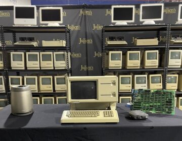 Η μεγαλύτερη συλλογή παλαιών υπολογιστών της Apple πωλείται σε δημοπρασία