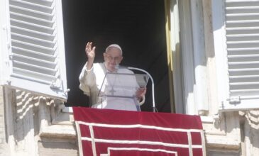 Ο πάπας Φραγκίσκος στο πλευρό των συγγενών των θυμάτων και των τραυματιών της τραγωδίας των Τεμπών